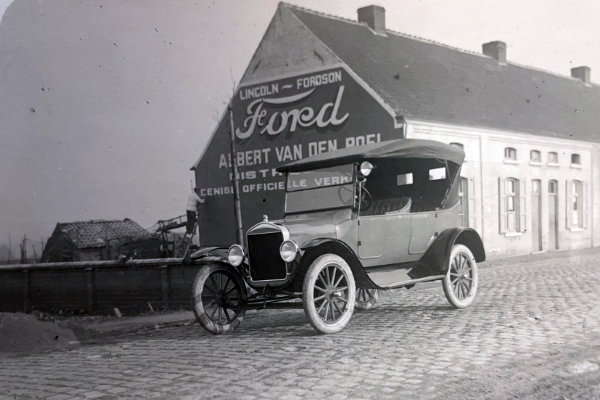Old Timers Garage Van den Poel