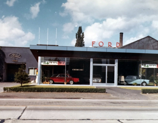 Ford Van den Poel Motors