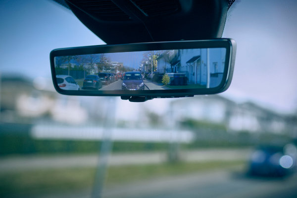 digital-rear-view-mirror-screen