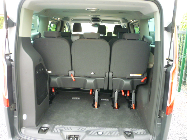 Ford Tourneo Custom minibus