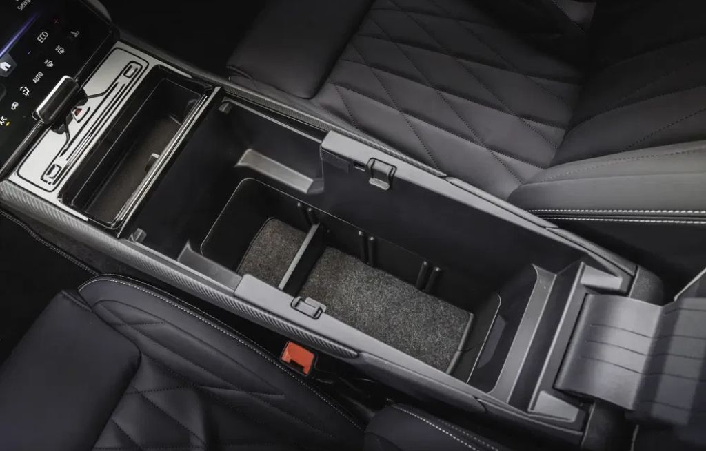 Explorer interieur