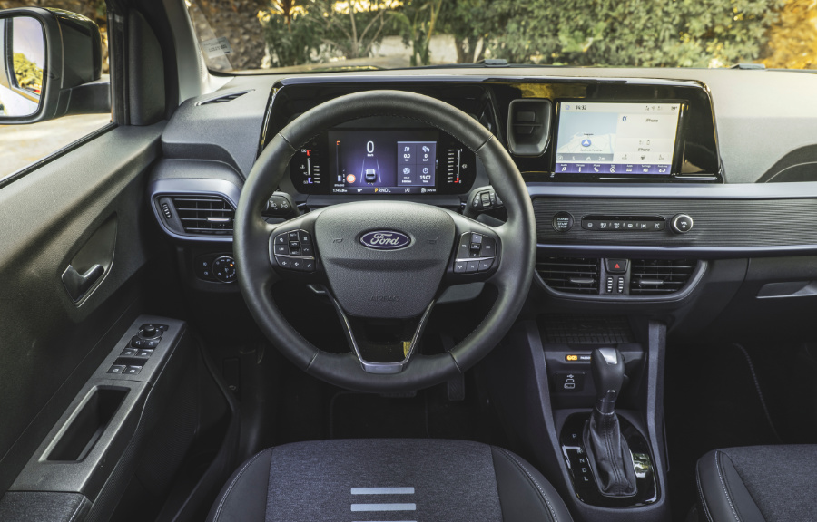 Ford Tourneo Courier bestuurderszetel en aanraakscherm