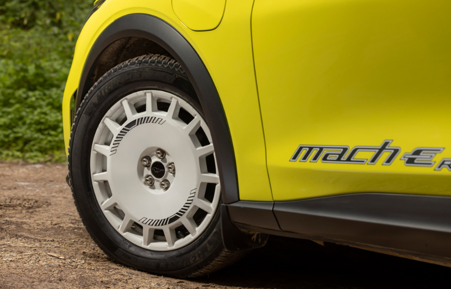 Mustang Mach-E Rally witte wielen