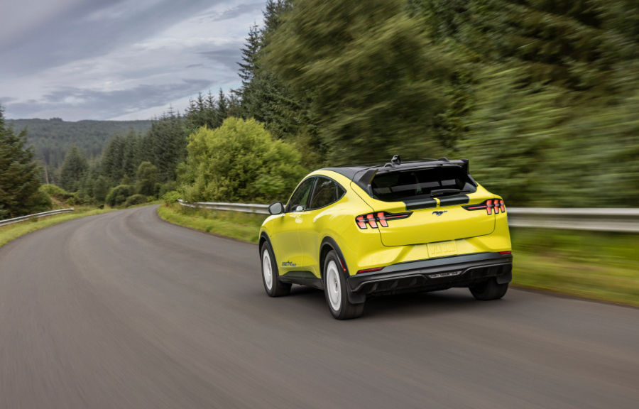 La nouvelle Ford Mustang Mach-E Rally sur la route