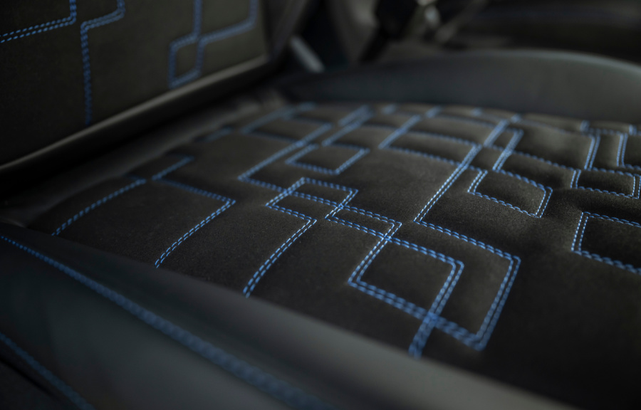 Nieuwe Ford Transit Custom MS-RT ergonomische lederen zetels met blauw stiksel