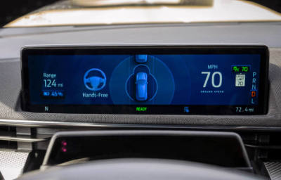 Naar de bestuurder gerichte camera Naar de bestuurder gerichte camera