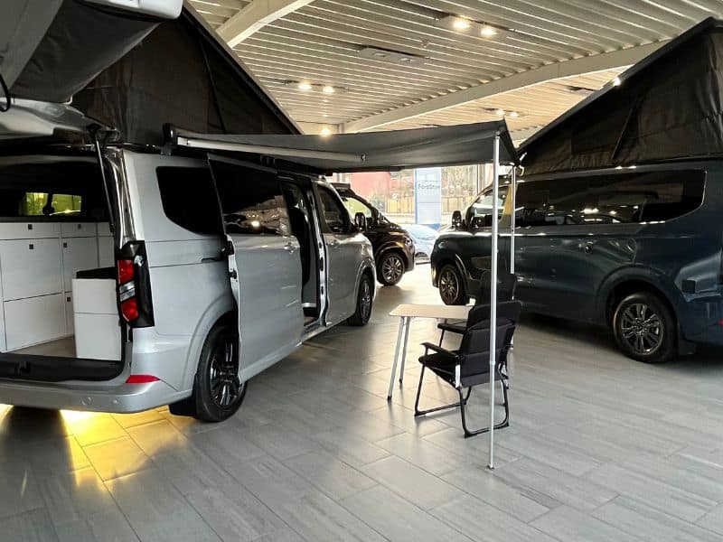 Ford Nugget Kampeer set-up