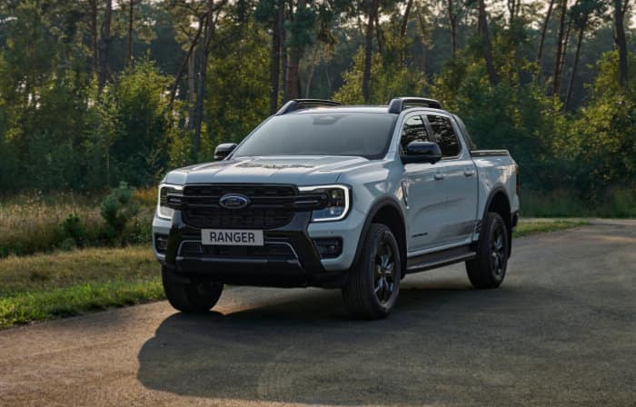 Ford Ranger PHEV garé vue avant