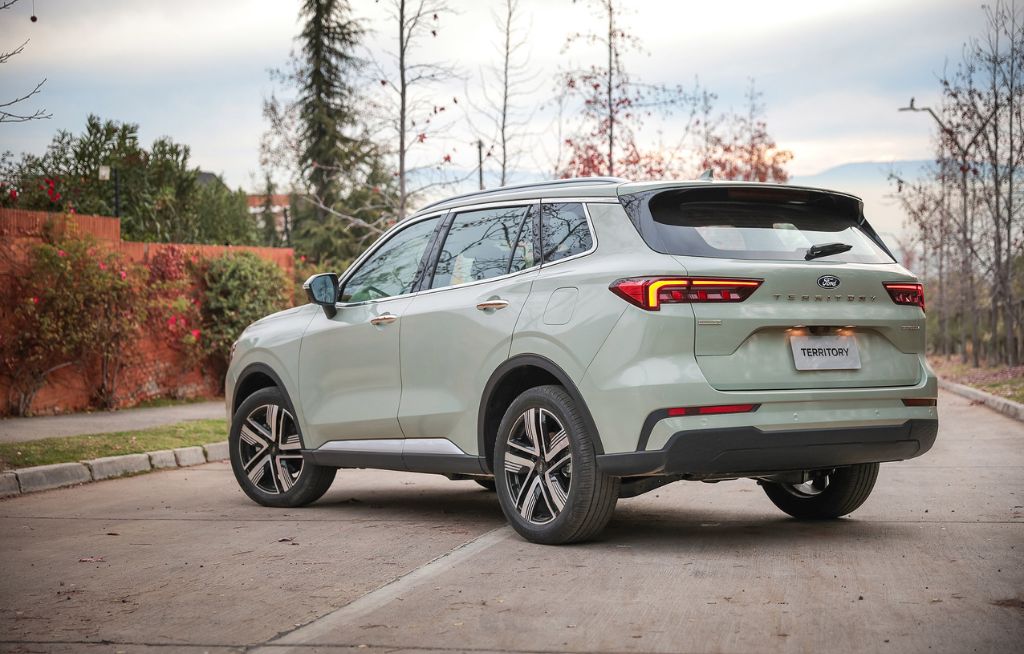 Ford Novo Territory Traseira do Ford Territory Cinza Dover