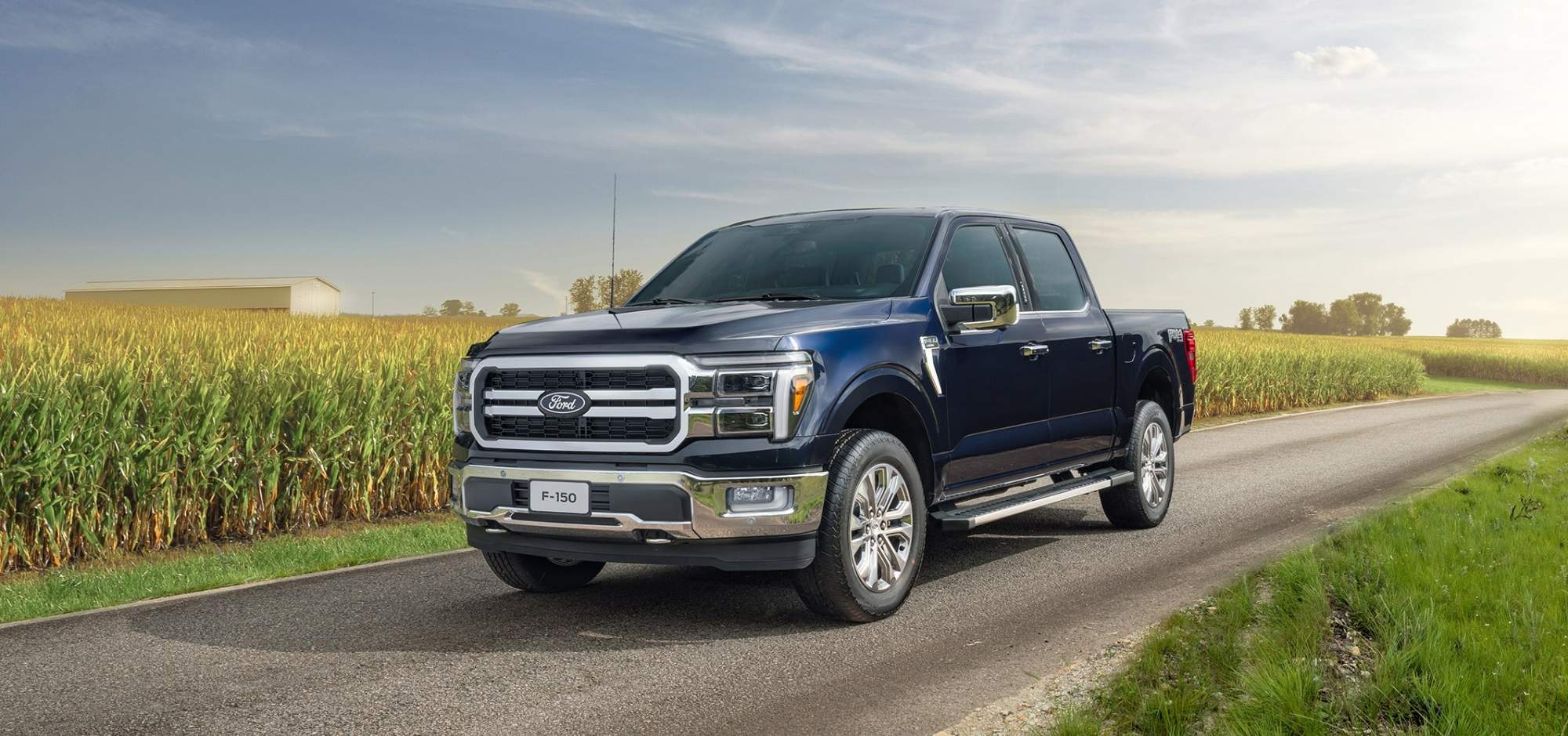 Nova Ford F-150 Lariat em ambiente rural