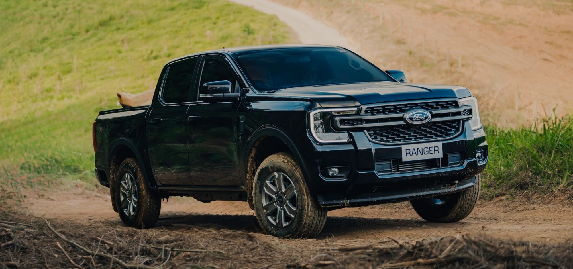 Ford Ranger XLS em ambiente off-road