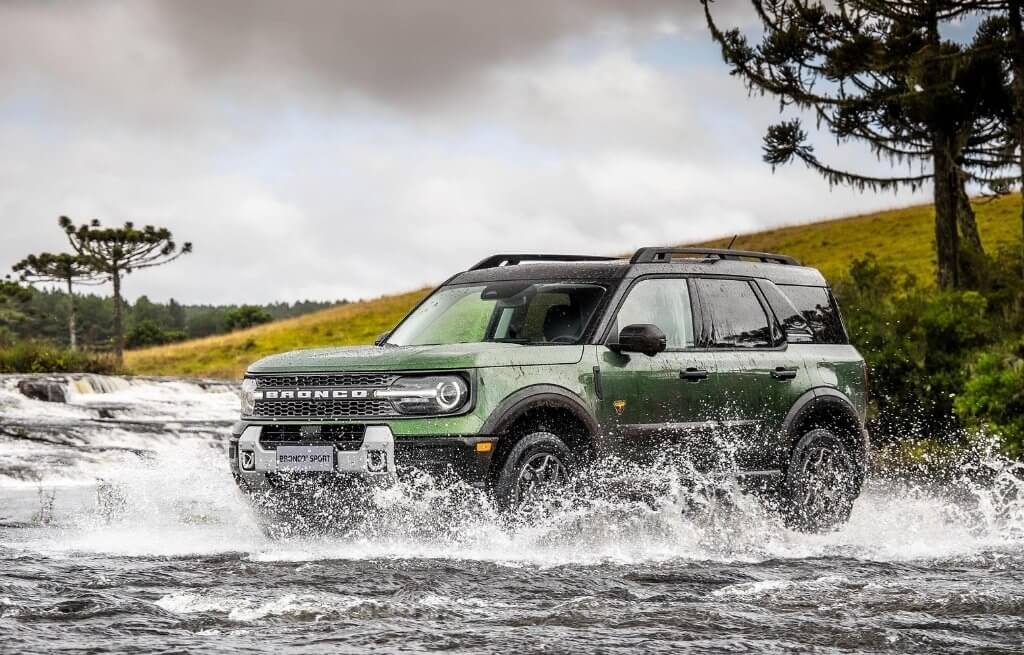 Bronco Sport Ford Bronco Sport atravessando um rio