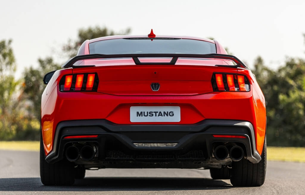 Mustang Dark Horse Visão traseira do Ford Mustang Dark Horse