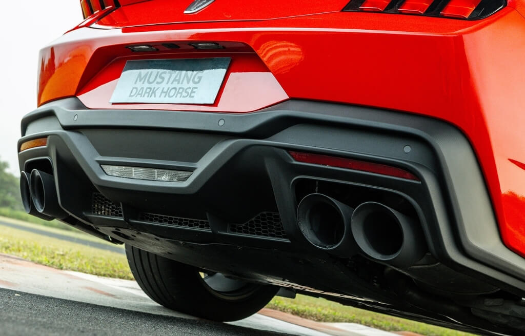 Escapamento do Ford Mustang Dark Horse