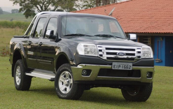 Ford Ranger 2004 Ford Ranger 2004 em ambiente campestre