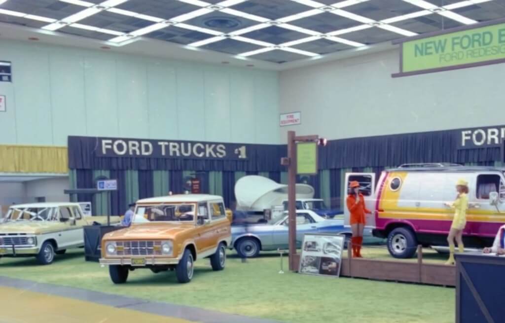 Salão do Automóvel de Detroit Estande da Ford no Salão do Automóvel de Detroit, em janeiro de 1975