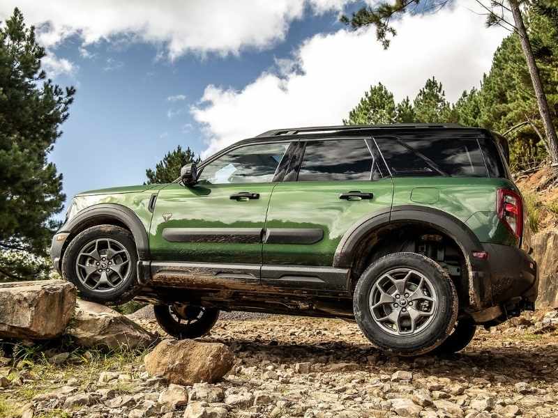 Bronco Sport Visão leteral do Ford Bronco Sport com destaque para a suspensão