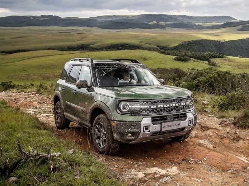 Bronco Sport Visão frontal do Ford Bronco Sport em trilha off-road