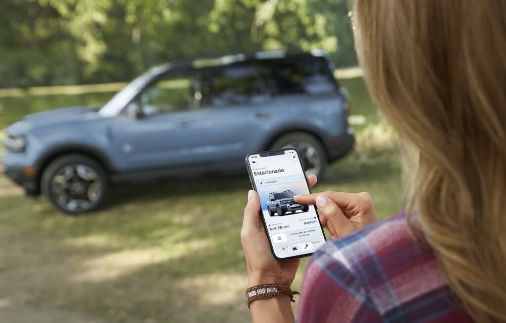 Tela de celular exibindo o app Ford com informações do Bronco Sport