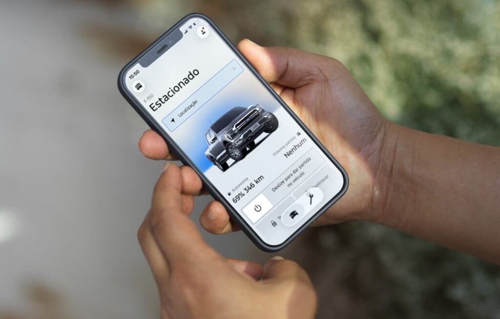 Tela de celular exibindo o app Ford com informações e nível do óleo da F-150