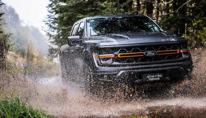Picape Ford F-150 Tremor em ambiente off road