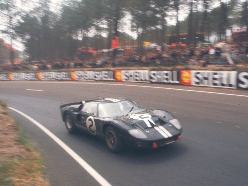 carro Ford GT40 vencedor das 24 Horas de Le Mans de 1966.
