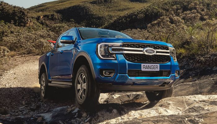 Picape Ford Ranger XLT em ambiente off-road