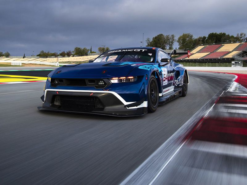 Ford Mustang GT3 Carro de Endurance Ford Mustang GT3 em pista de alta velocidade
