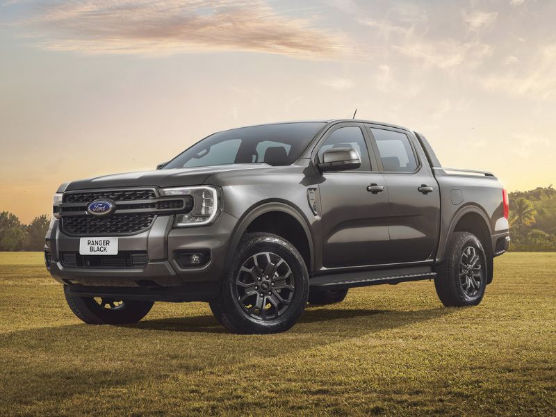 Picape Ford Ranger XLT em ambiente campestre