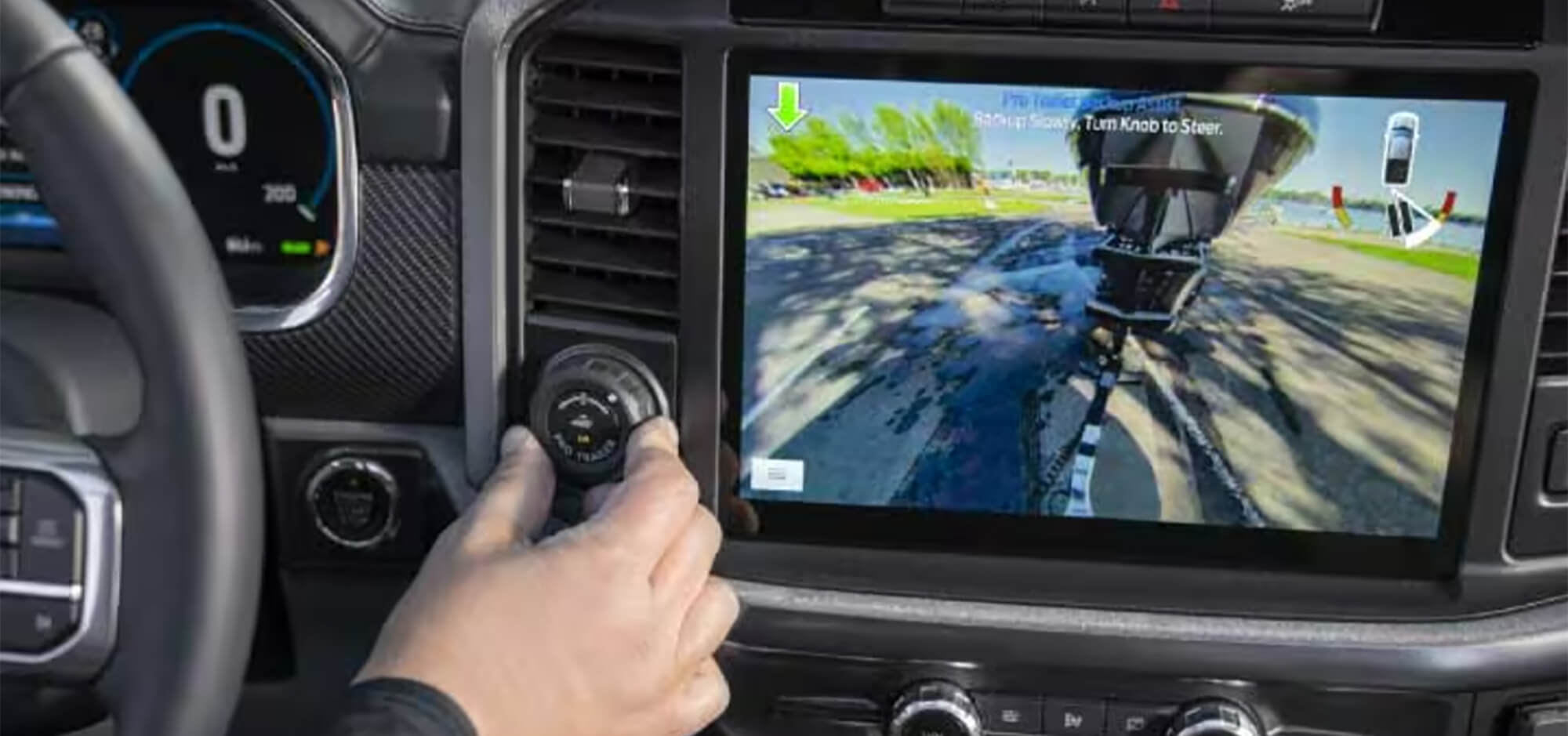 Tela interna da Ford F-150 Lariat exibindo o assistente de engate de reboque