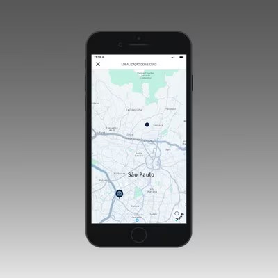 Celular exibindo o aplicativo FordPass e o mapa de localização do veículo