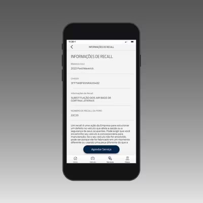 Celular exibindo o aplicativo FordPass e informações sobre recall