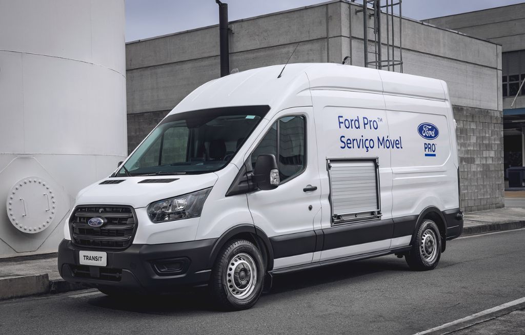 Ford Transit Branca com Serviço Movel Ford Pro