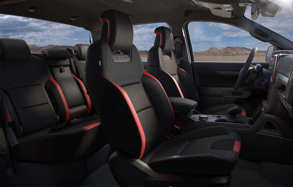 Vista lateral do interior da Ford Ranger Raptor