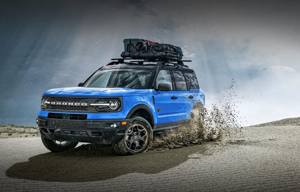Ford Bronco Sport Rodando na Chuva em um Terreno de Areia
