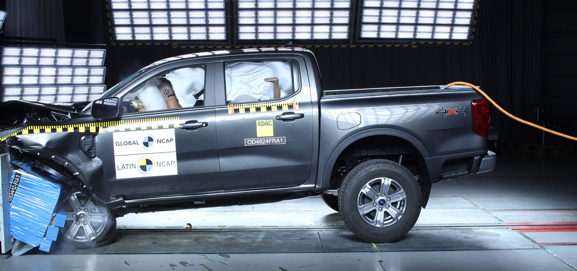 Visão lateral da Ford Ranger no Latin NCAP