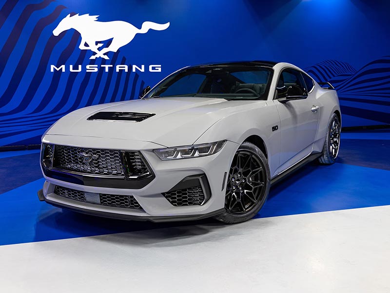 Mustang GT Performance 2026 Cinza Avalanche Mustang GT Performance 2026 Cinza Avalanche em exposição
