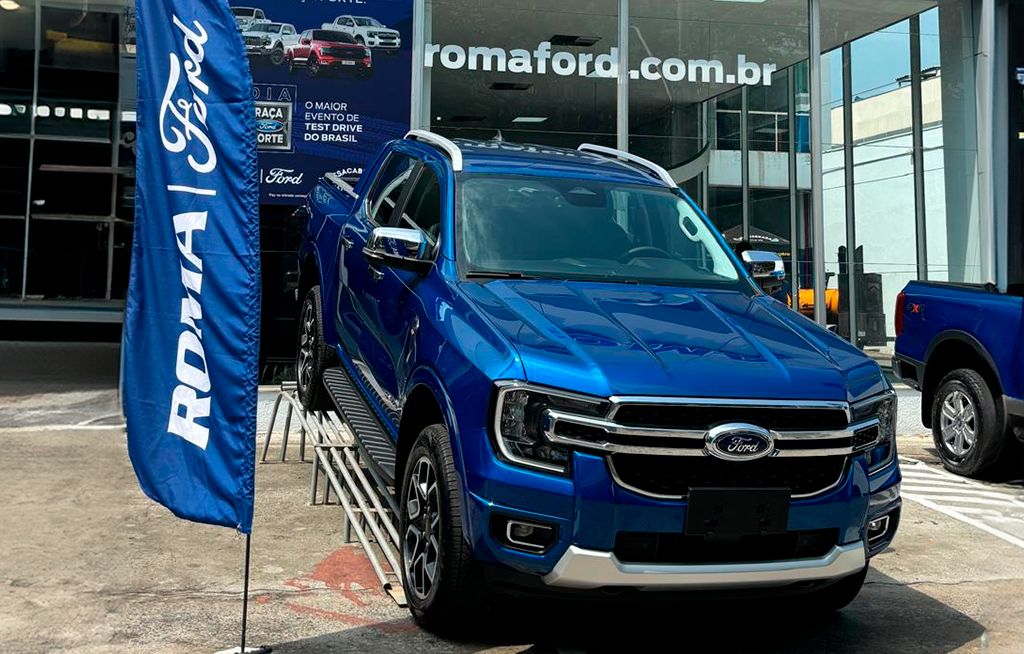 Dia Raça Forte Ford Roma Ford Ranger Azulna fachada da Ford Roma