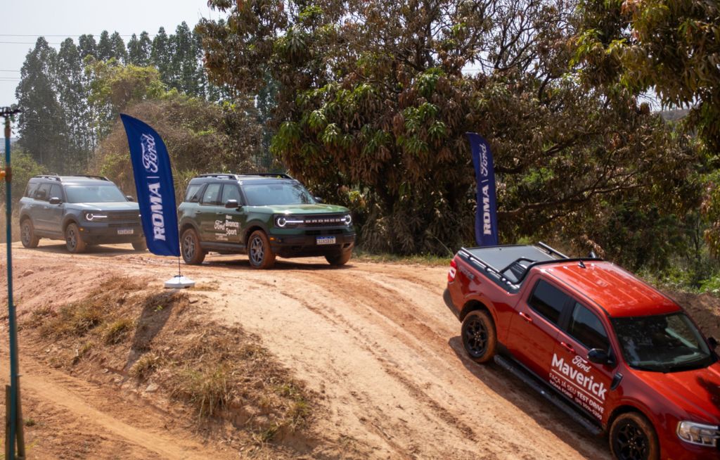 Broncos e Picapes Ford no evento Off-Road