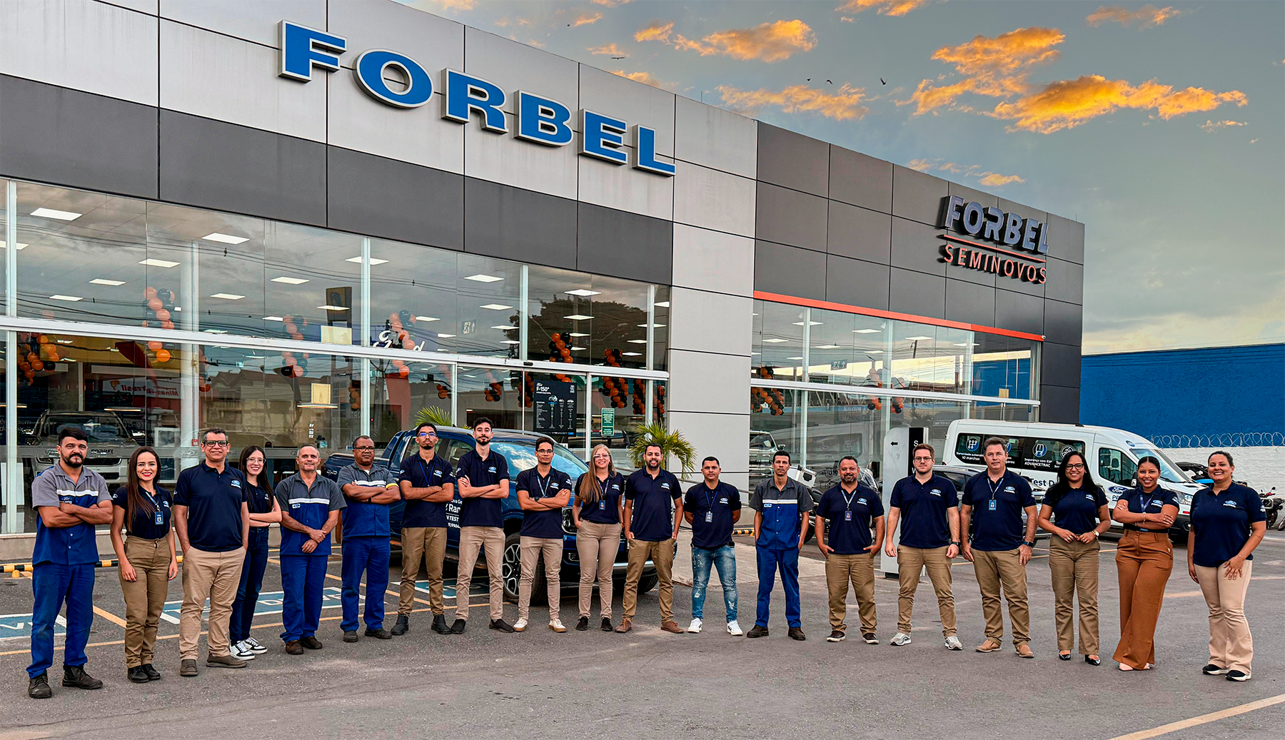 Linha histórica de veículos da Ford em homenagem aos 122 anos da marca