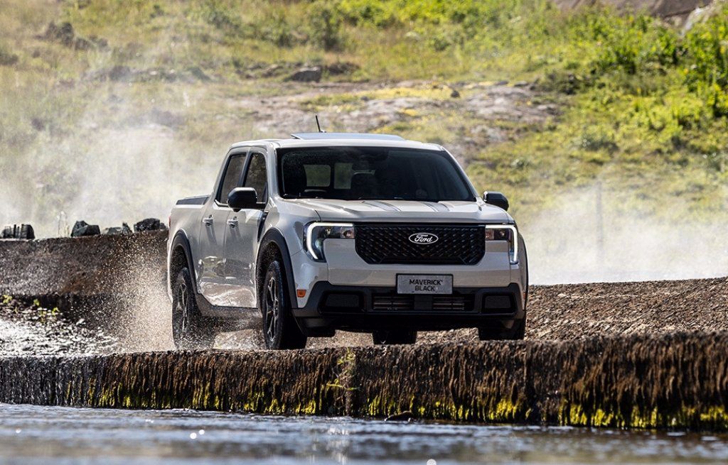 Ford Maverick Black 2025 vence comparativo contra Fiat Toro e Ram