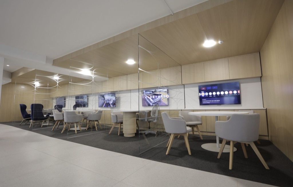 Atendimento no interior da loja Ford Caminho Signature