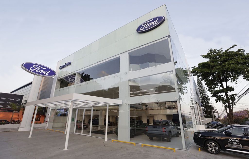 Frente da loja Ford Caminho Campinas Signature