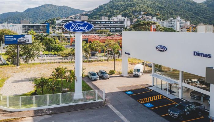 Loja Ford Dimas na SC-401 Fachada da concessionária Ford Dimas em Florianópolis