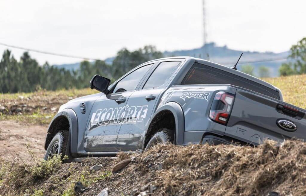 Lateral e parte traseira da picape Ford Ranger