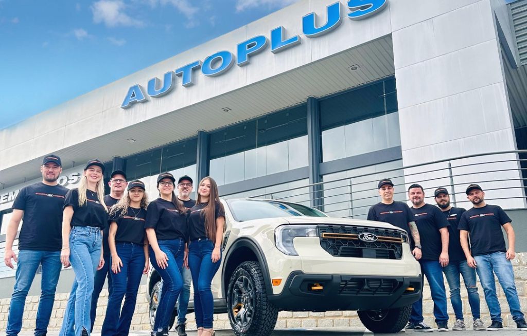 Ford AutoPlus Blumenau Equipe Ford Autoplus Blumenau com a Maverick Tremor