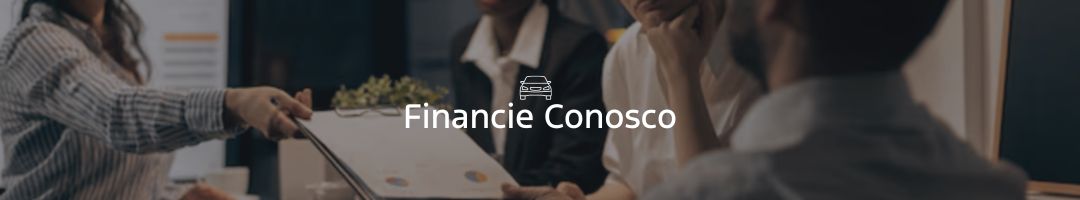 Pessoas em uma sala de reunião com um texto encima da imagem