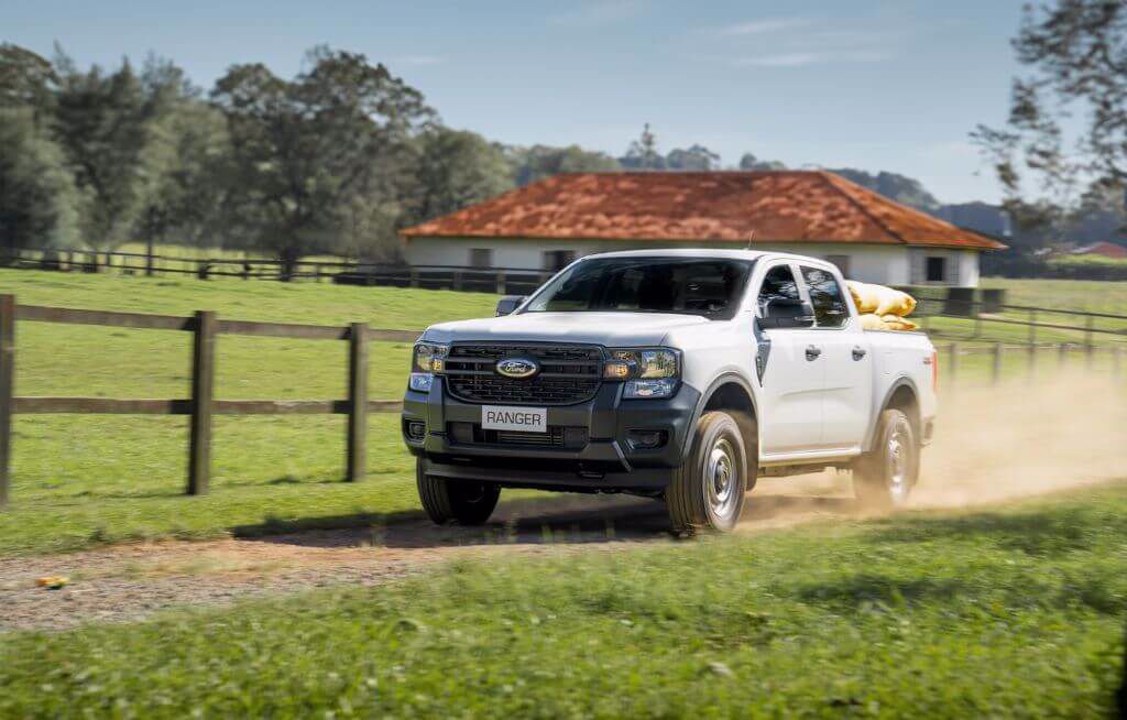 Ford Ranger XL em ambiente agro