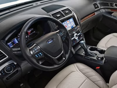 Tablero de un carro marca Ford