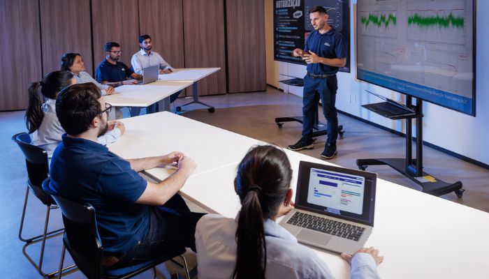 Equipe Ford Academy Tatuí Funcionários Ford Academy em reunião